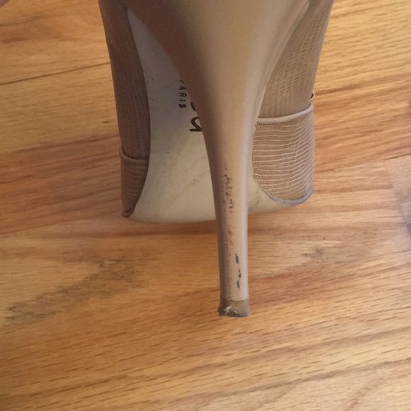 BCBG nude peep toe heels with bow detail. Size 10. - Picture 6 of 7